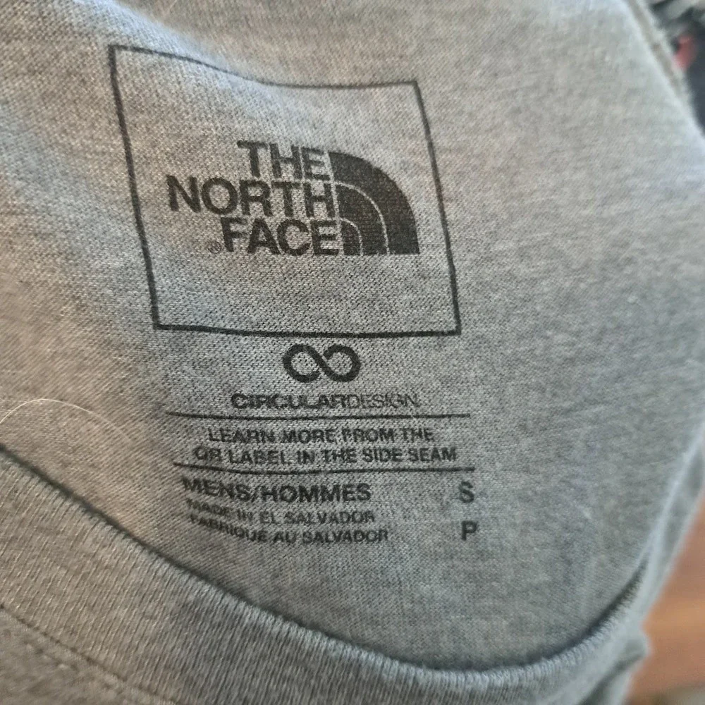The North Face Mens Grey Lightning Graphic Logo T-Shirt Small NF0A811P